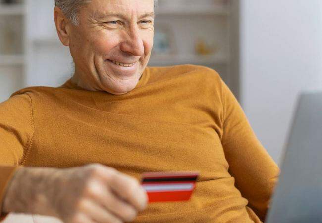 Cartão de crédito para aposentado: como funciona e vantagens e desvantagens