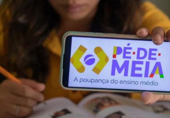 Pagamentos Pé-de-Meia: como usar o incentivo do governo para aprender educação financeira desde cedo