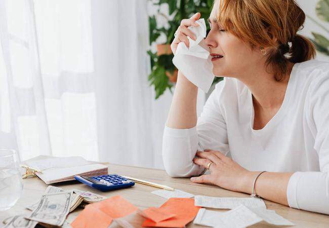 Como quitar contas atrasadas sem sufocar o seu orçamento?