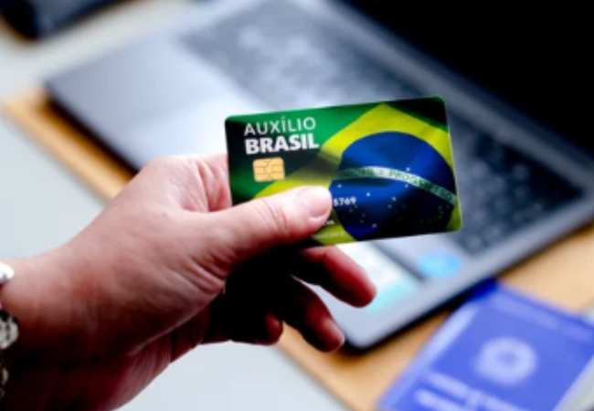 Como desbloquear o cartão do Auxílio Brasil?