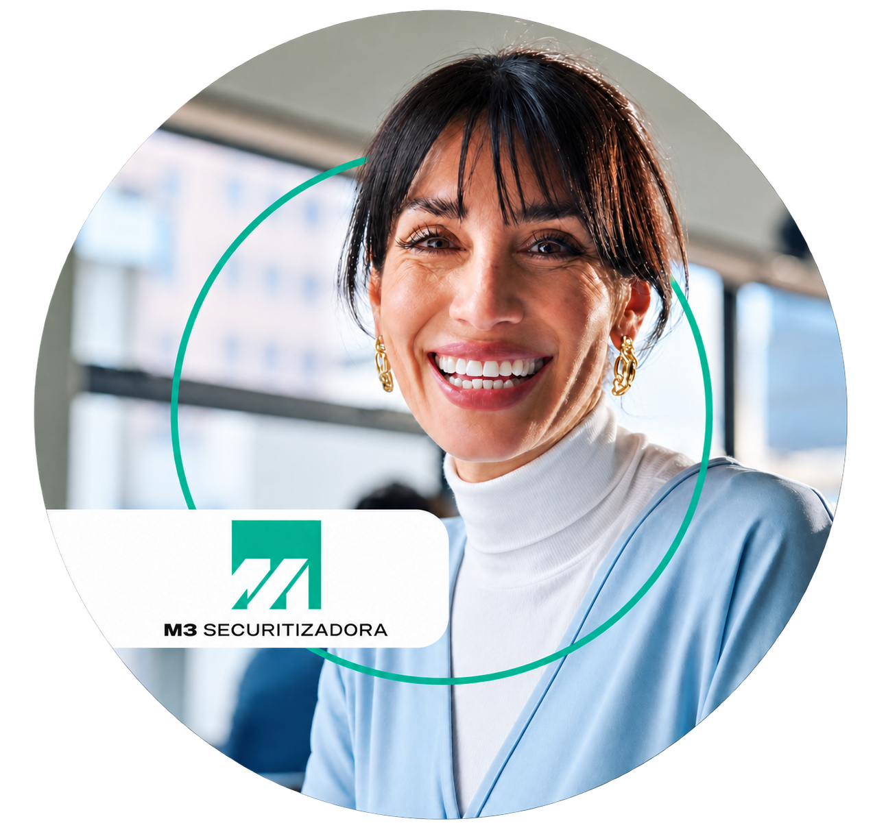 Mulher sorrindo em ambiente corporativo com o logo da M3 Securitizadora em destaque.